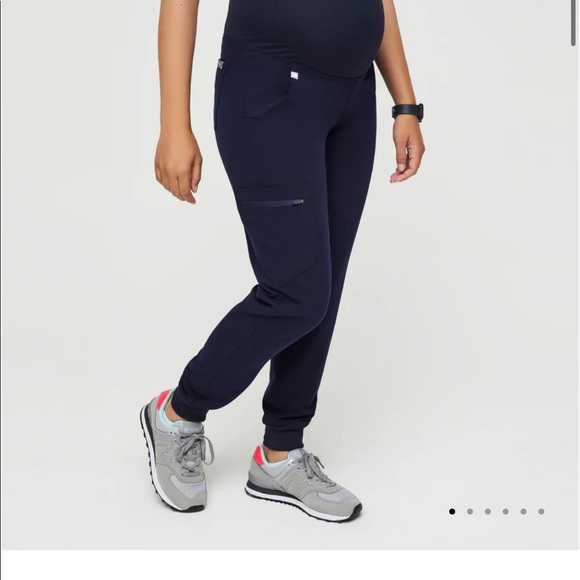Figs Maternity Zamora Joggers and scrub top - Picture 2 of 3
